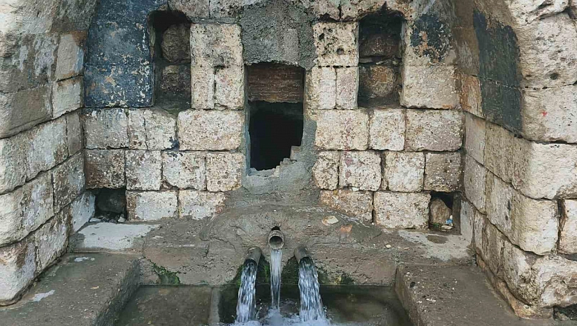 Tarihi çeşmeler yağışların ardından coştu