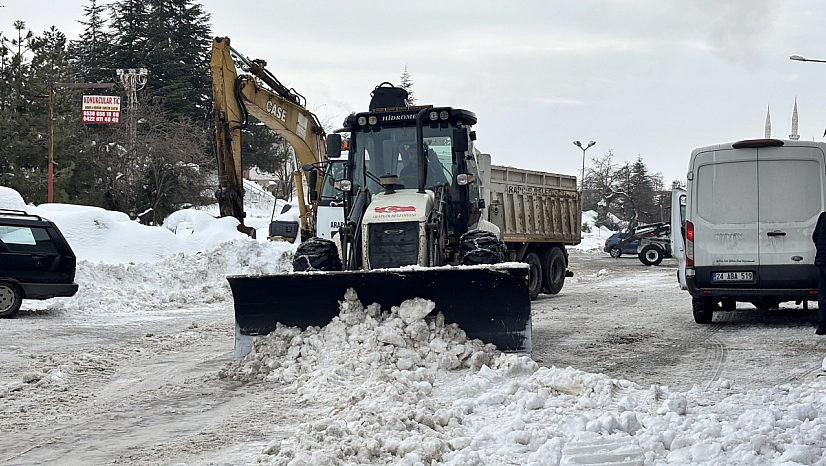 Arapgir'de kar temizliği aralıksız devam ediyor