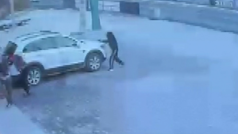 Aynı gün iki iş yerine silahlı saldırı kamerada