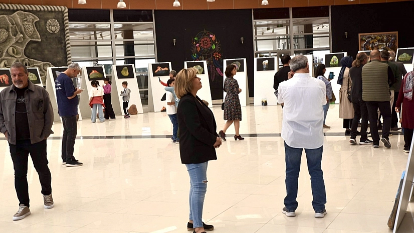 'Azura' Sergisiyle Taşlar Binlerce Yıllık Sessizliğini Fısıldıyor