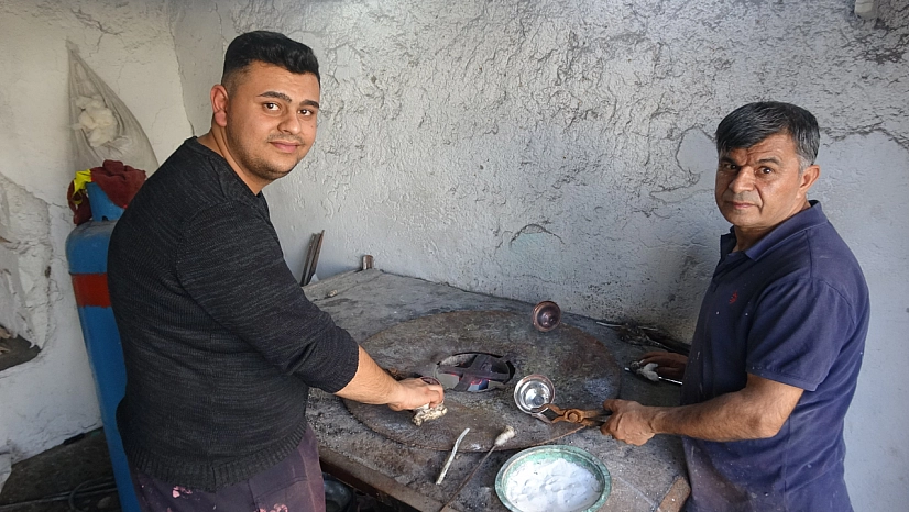 Baba-oğul kalaycılık mesleğini yaşatmaya çalışıyor