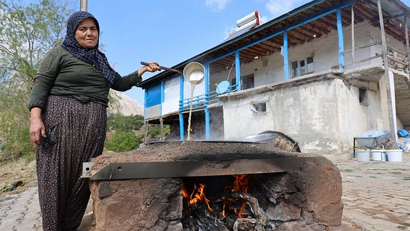 Bağlardan kazanlara uzanan pekmez mesaisi