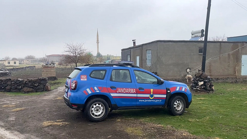 Tartıştığı eşi ve oğlunu öldürdü