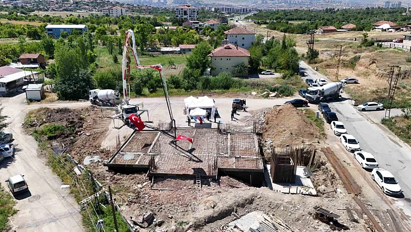 Başkan Er, temel atma töreninde beton dökümünü durdurdu
