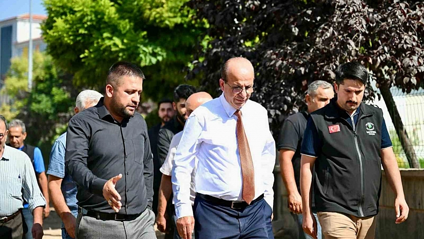Malatya'da tozlu yollar tarih oldu! 1500 ton sıcak asfalt döküldü