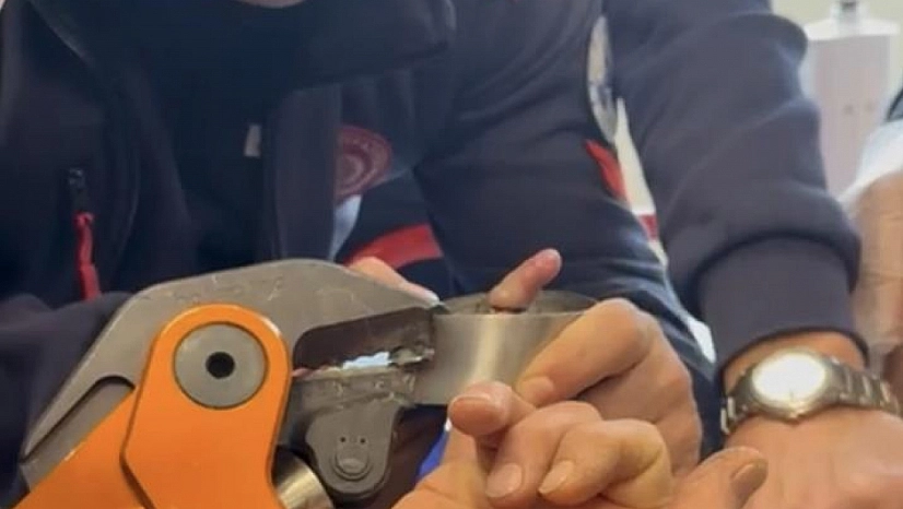 Bebeğin parmağı küllükte sıkıştı