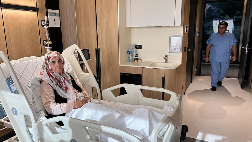 Beynindeki lezyondan kurtulan kadın yeniden görmeye başladı!