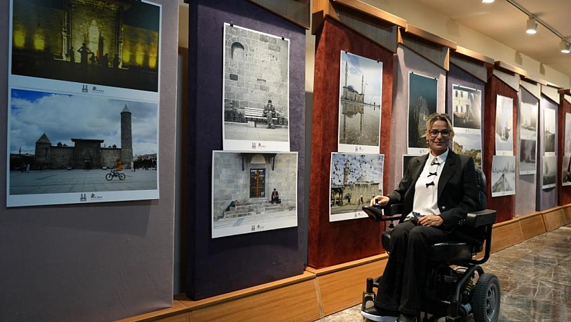 Bir fotoğraf makinesiyle hayata tutundu!