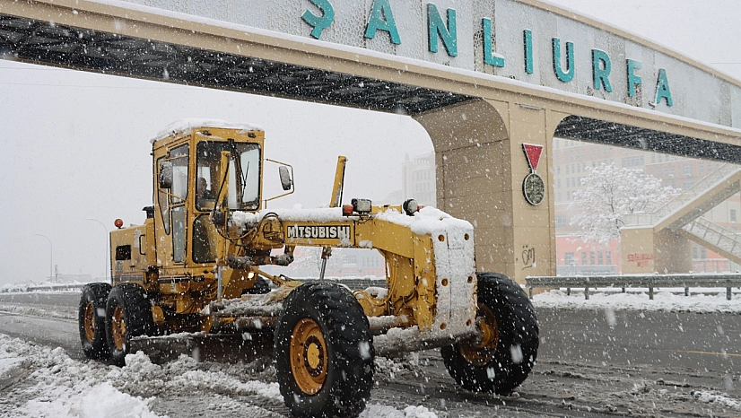 Büyükşehir Belediyesi 235 ekiple karla mücadeleyi sürdürdü