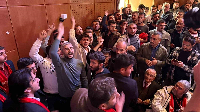 CHP İl Kongresi'nde yumruklar havada uçuştu