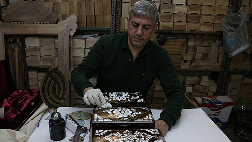 Cumhurbaşkanı Erdoğan'dan sedef kakma ustasına ödül