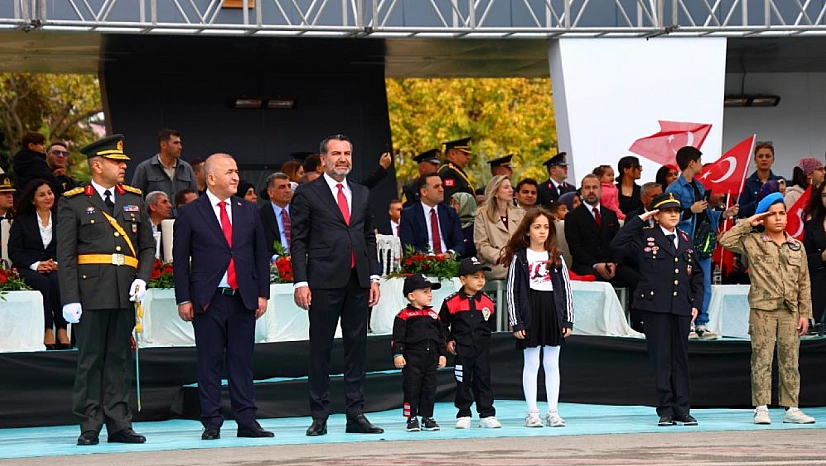 Cumhuriyet'in 102. yılı Elazığ'da büyük coşkuyla kutlandı