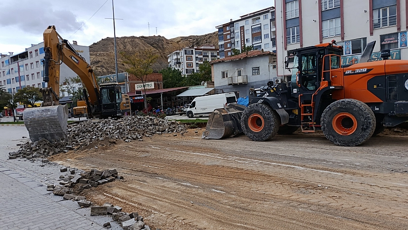 D-300 kara yoluna sıcak asfalt çalışması başladı