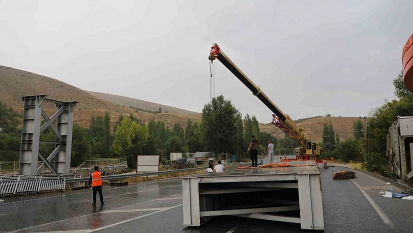 Kazalara davetiye çıkarıyordu: Vinçlerle söküldü!