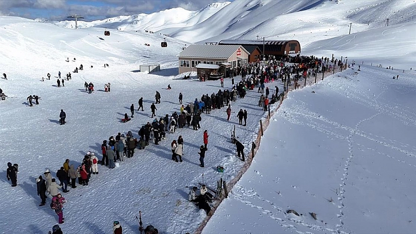 Davraz Kayak Merkezi hafta sonu 24 bin ziyaretçiyi ağırladı