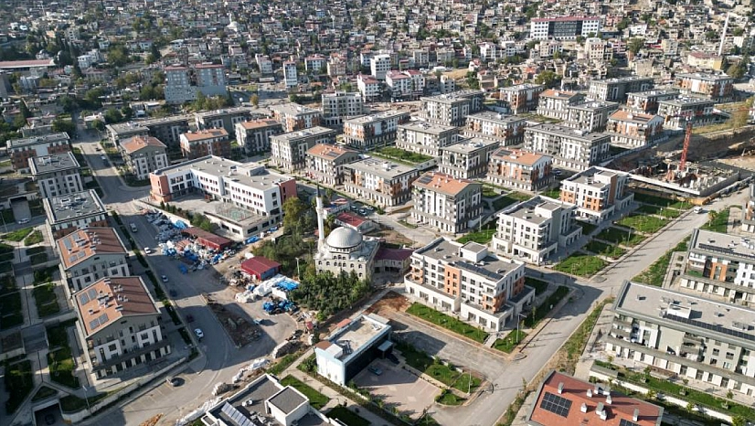 Depremin izleri silindi