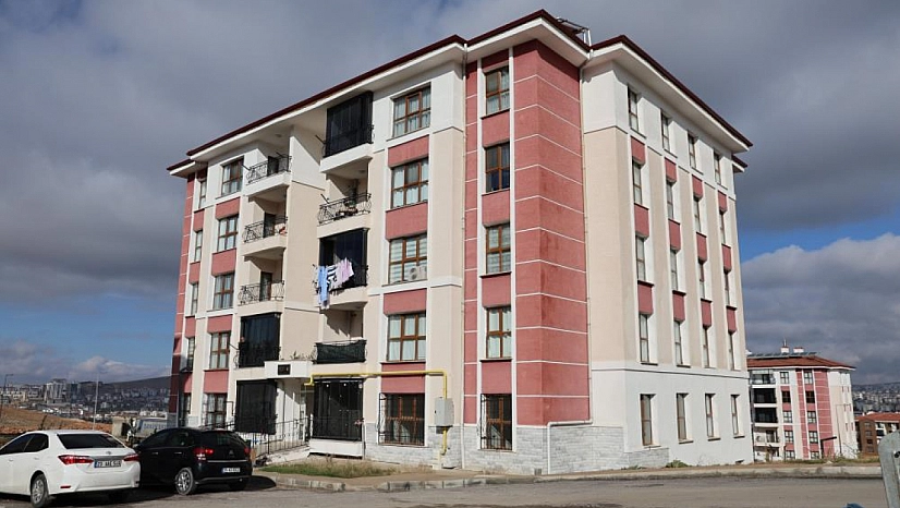 Depremzedeler güvenli evlerine kavuştu