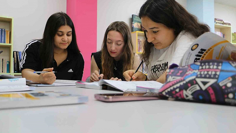 Diyarbakır'da okuyor