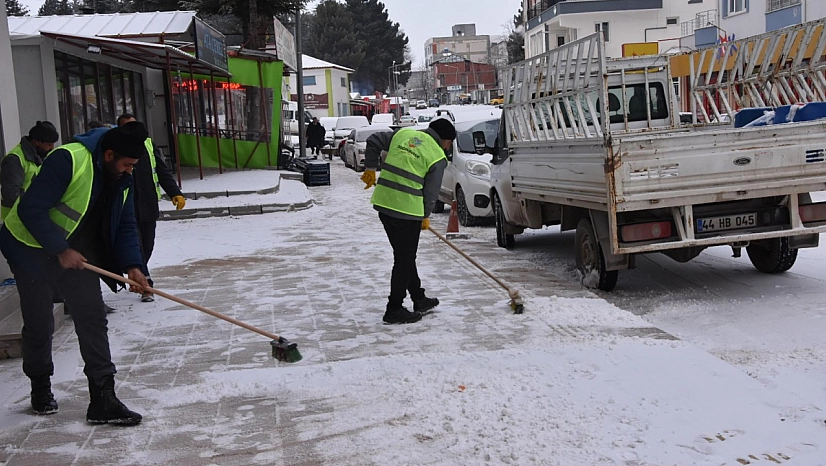 Doğanşehir'de kar etkili oldu