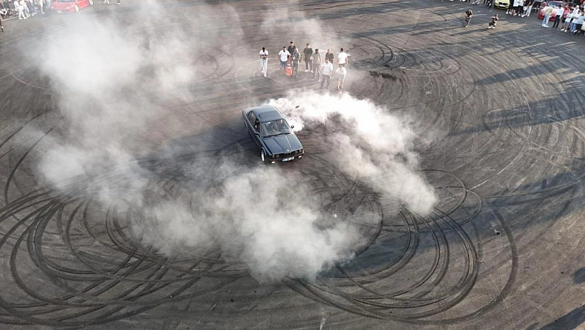 Drift atmak için ara sokakları tercih etti