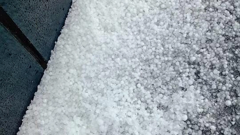 Elazığ'a dolu yağdı