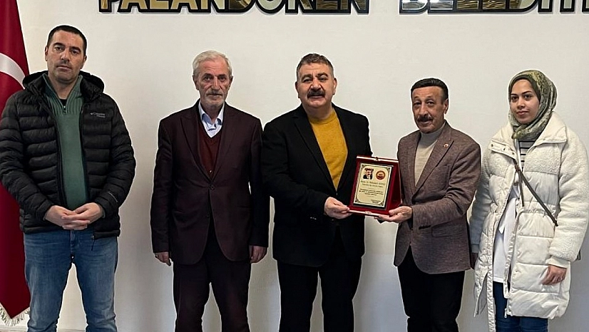 Emeklilerden Başkan Sunar'a teşekkür plaketi