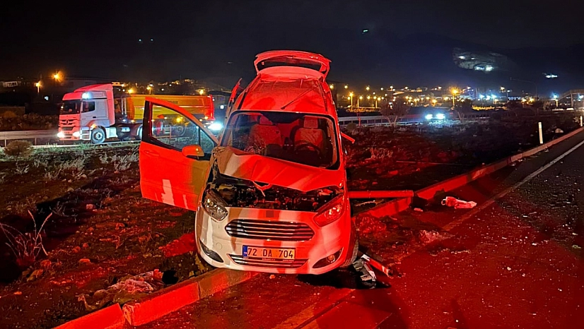 Gaziantep'te hafif ticari araç ile tır çarpıştı: 2'si çocuk 3 yaralı