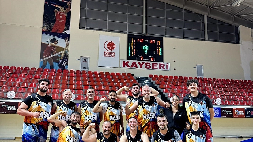 Hasketbol SK'da 15 maçta 32 oyuncu forma giydi