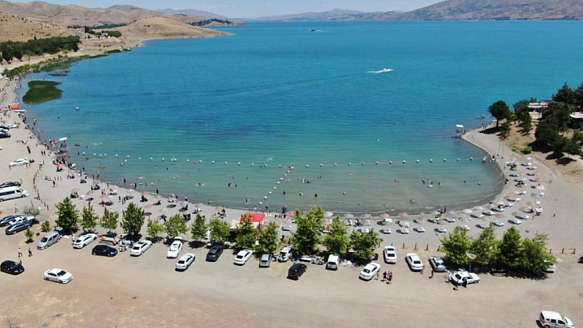Hazar Gölü Ege sahillerini aratmıyor!