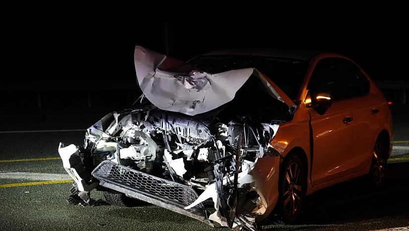 İki otomobil çarpıştı, 1'i ağır 3 yaralı