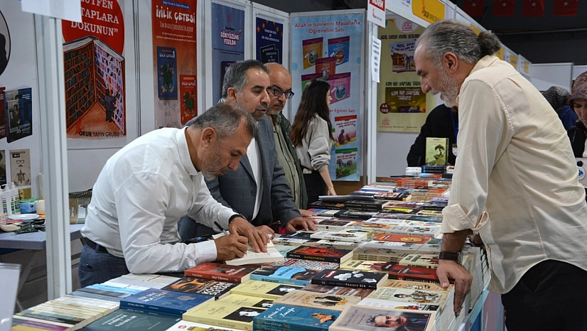 Tosun'a imza gününde yoğun ilgi