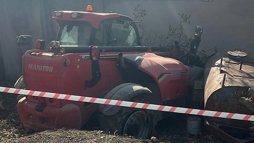 İş makinesinin çarptığı genç ağır yaralandı