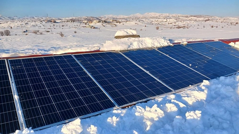 Kar, güneş panellerini etkiledi