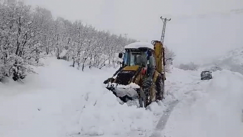 Kar nedeniyle kapanan yollar açıldı