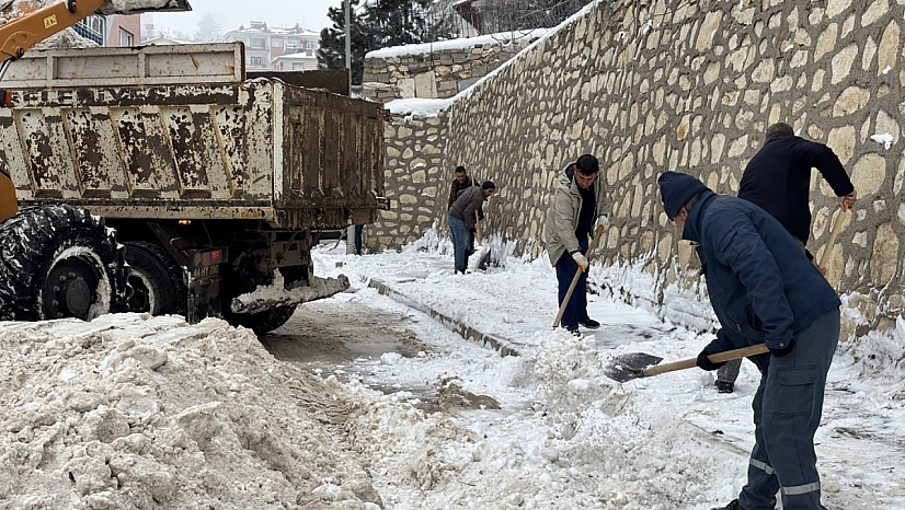 Kar temizleme çalışmaları devam ediyor