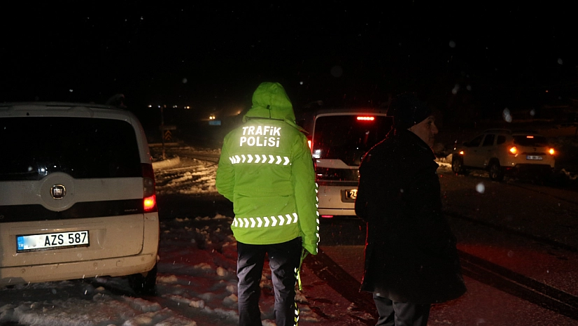Kar ve tipi nedeniyle yollar ulaşıma kapandı