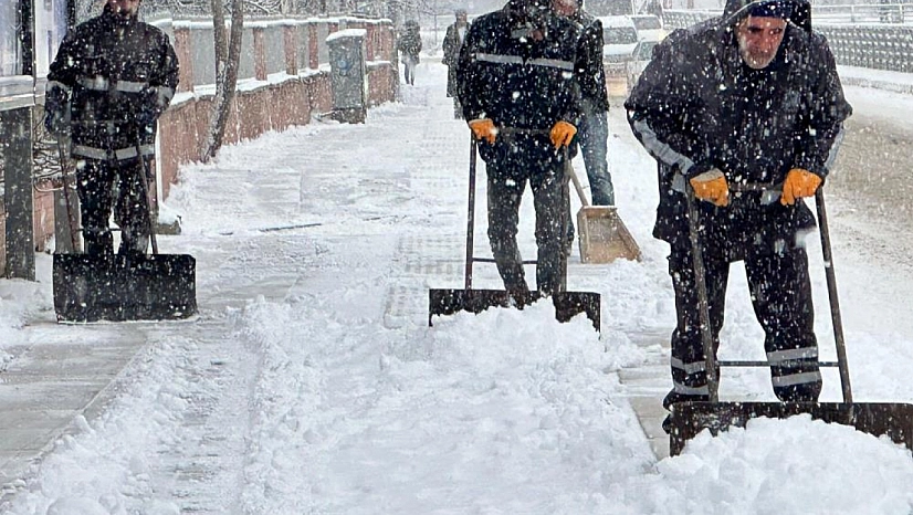 Kar yağışı etkisini artırdı, ekipleri teyakkuzda