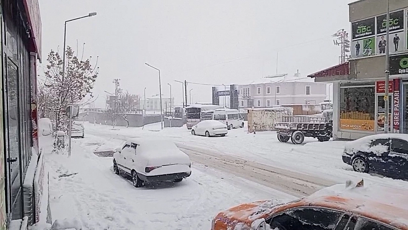 Kar yağışı ilçeyi beyaza bürüdü