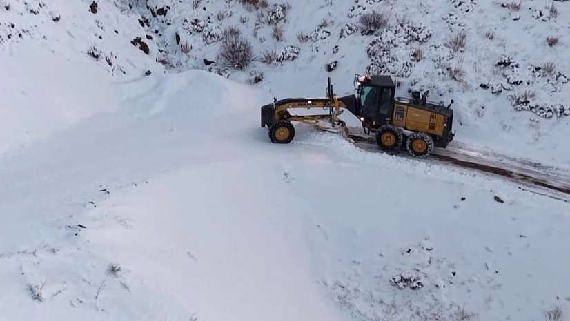 Kar yağışı ulaşımı felç etti: 80 köy yolu kapalı