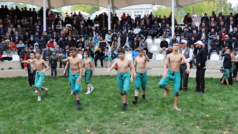 Karakucak güreşleri Cumhuriyet coşkusuyla başladı