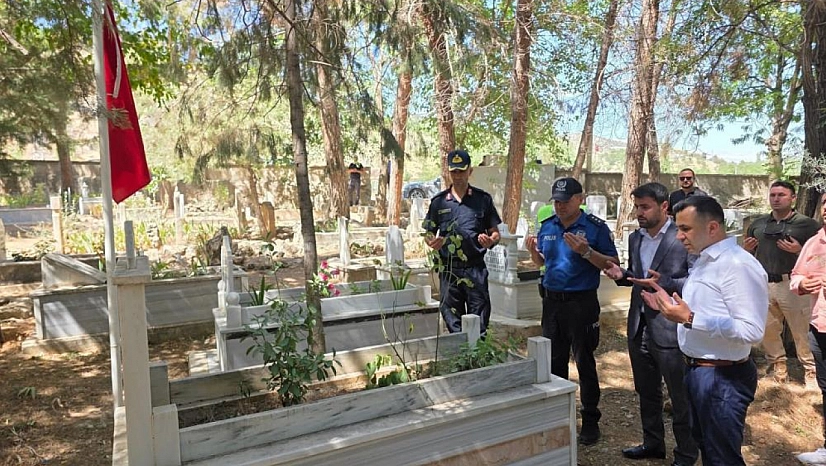 Kaymakam Algın, deprem şehitliğini ziyaret etti