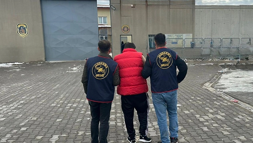 Jandarma, aranan suçluyu yakaladı