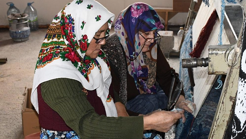 Kırgız kadınları ata mesleğini sürdürüyor