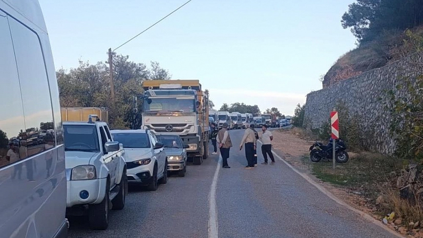 Kontrollü patlatmalar trafiği kilitledi! Uzun araç kuyrukları oluştu