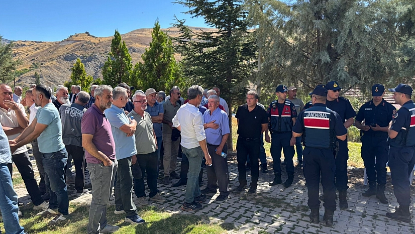 Köylüler birlik oldu: Maden şirketi temsilcileri bölgeyi hızla terk etti!