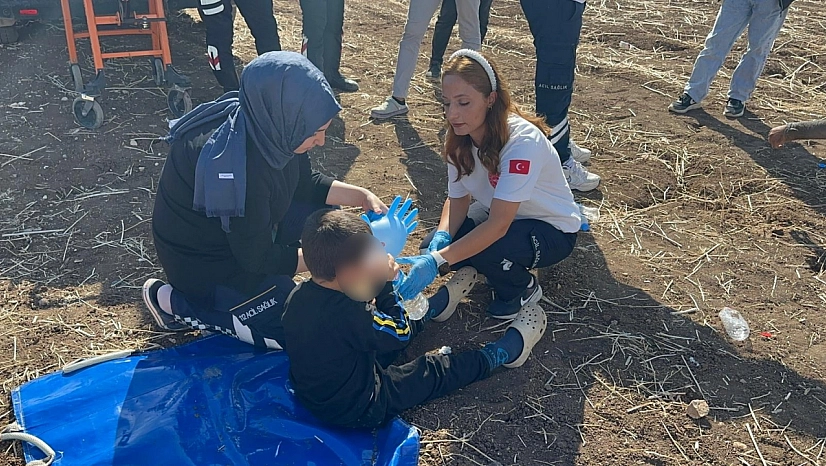 Madde bağımlısı baba, çocuğunun önünde kriz geçirdi