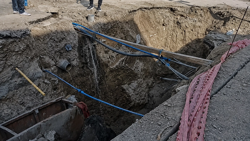 Malatya'da bir aydır kapatılmayan çukur mahalleliyi bezdirdi: Yol tehlike saçıyor