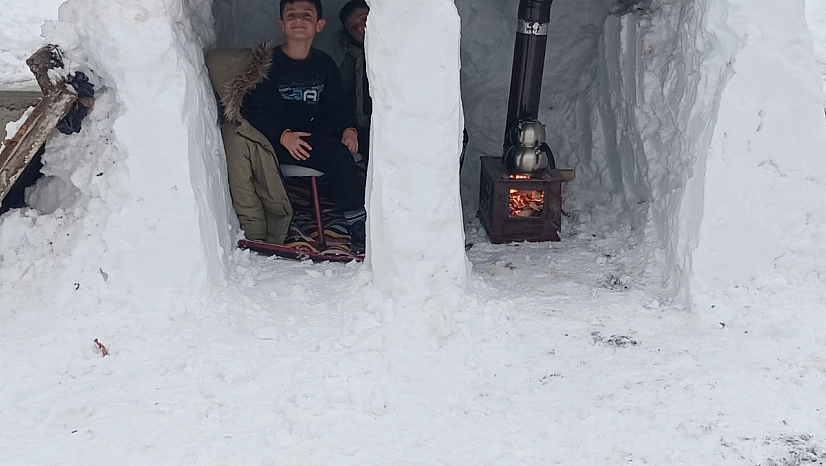Malatya'da bir babadan unutulmaz sürpriz! Bir metrelik kar yuva oldu!