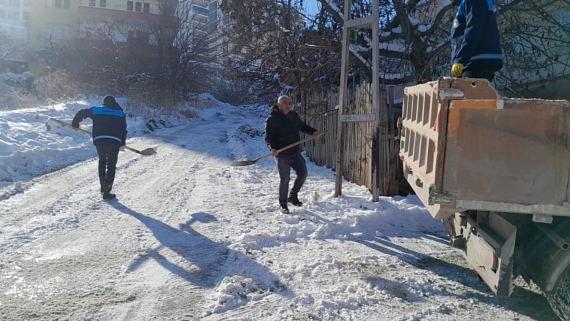 Malatya'da buzlanma riskine karşı tuzlama çalışmaları aralıksız sürüyor