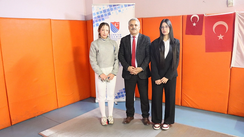 Malatya'da İkizlerin Başarı Hikayesi: Biri Sahada Ter Döküyor, Diğeri Adalet Dağıtıyor!